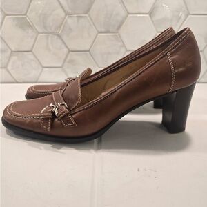 Coach Womans KRISTI Pumps Light Brown Leather Buckle Size 10 Made In Italy Heels